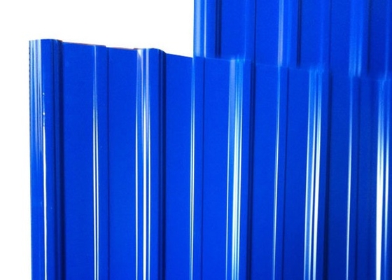 O PVC UPVC revestiu folha telhando ondulada para a resistência do alcaloide da fábrica
